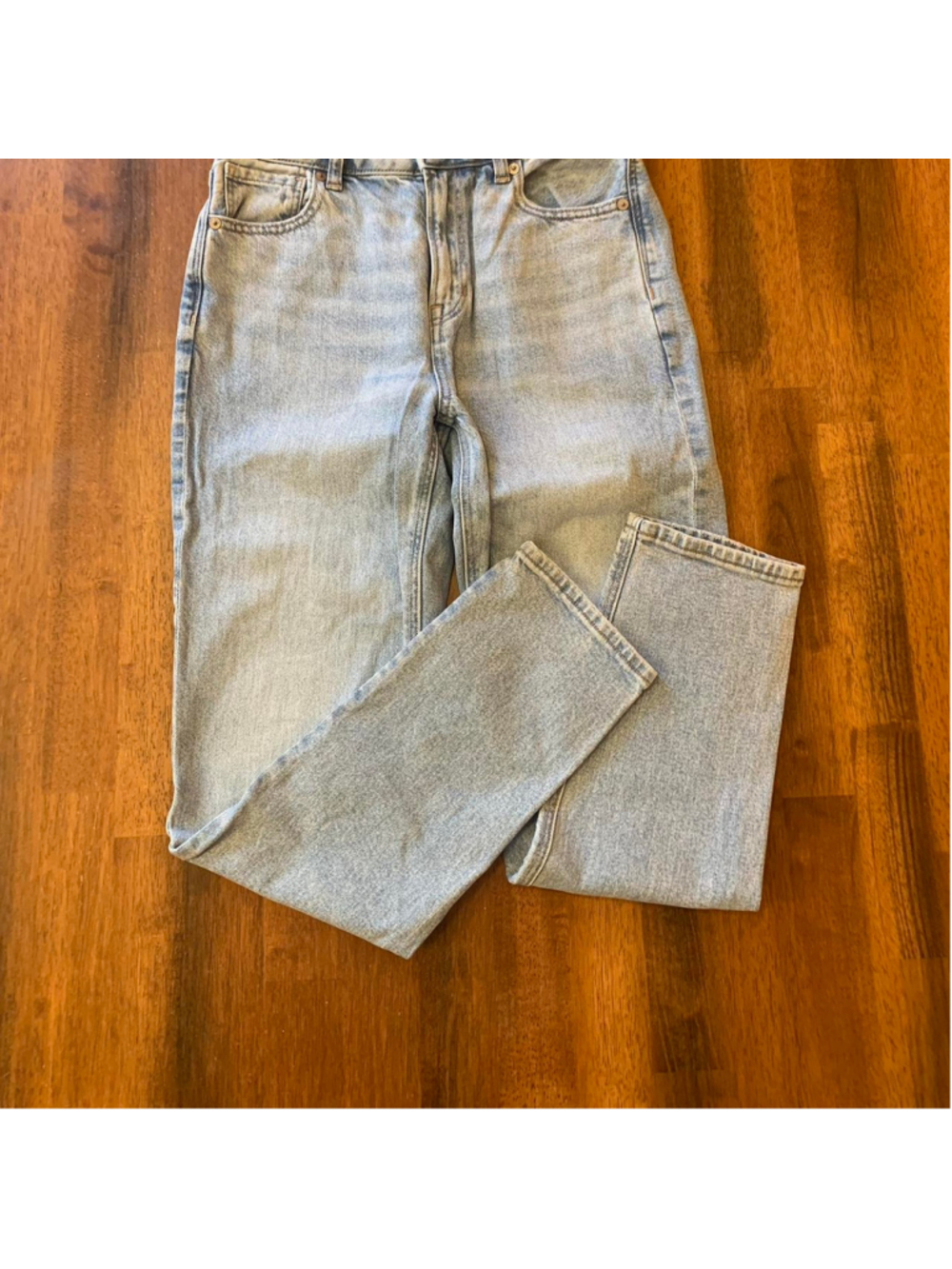 AE Strigid mom style Light wash blue jeans #denim
